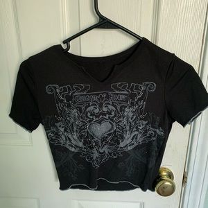 ROMWE queen of hearts tee